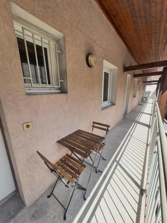 Studio Au Calme Espace Exterieur Parking Gratuit Dans La Rue เกรอน็อบล์ ภายนอก รูปภาพ